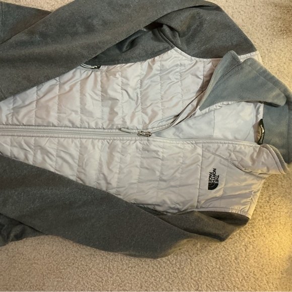 The North Face Women's Light Gray and Dark Gray Ski Jacket - Picture 4 of 10